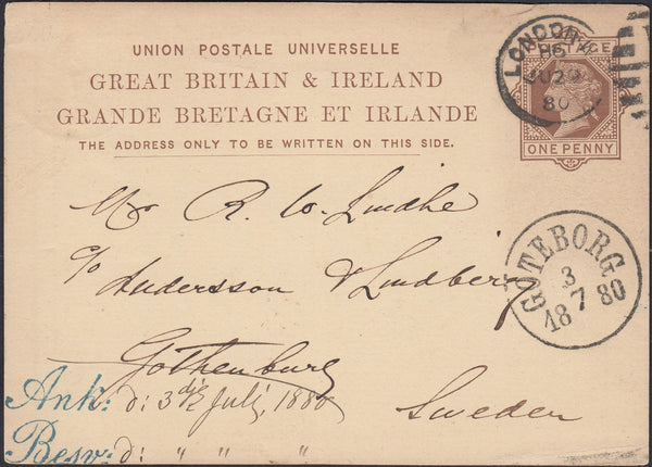 132447 1880 1D BROWN UPU POST CARD FROM STANLEY GIBBONS IN LONDON TO SWEDEN.